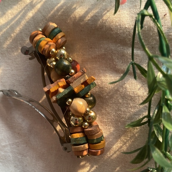 Raised Wood & Gold Beadwork Hair Brooch - Picture 9 of 9